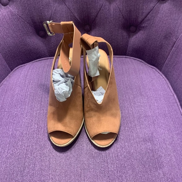 Peach color suede open toed sling back heel - Picture 2 of 4